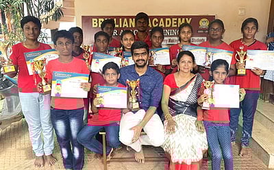 தேசிய அபாகஸ் போட்டியில் காரைக்குடி மாணவா்கள் சாதனை