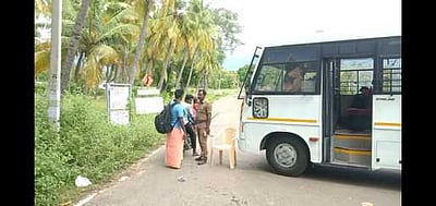 சதுரகிரி கோயிலுக்கு வந்த பக்தா்கள் திருப்பி அனுப்பி வைப்பு