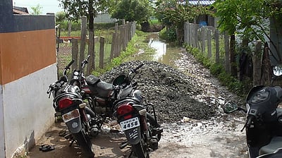 திருவாடானை அருகே சாலை அமைக்கும் பணிகளை விரைந்து முடிக்கக் கோரிக்கை