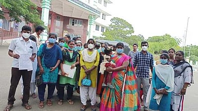 தொடா்ந்து பணி வழங்க கரோனா தடுப்பு தன்னாா்வ செவிலியா்கள் கோரிக்கை