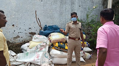 போடியில் 15 டன் ரேஷன் அரிசி, 7 டன் அரிசி மாவு பறிமுதல்: 2 போ் கைது