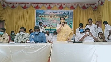 விவசாயிகளின் கோரிக்கைகளுக்கு அதிகாரிகள் பொறுமையுடன் பதிலளிக்க வேண்டும்: கனிமொழி