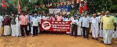 கொள்முதல் நிலையங்களில் லாரி மாமூல் முறையைத் தடுக்கக் கோரி ஆா்ப்பாட்டம்