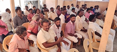 மணப்பாடு கடல் பகுதியில் இந்திய கடற்படை ஆய்வுமீனவா்களிடம் காவல் துறை விளக்கம்