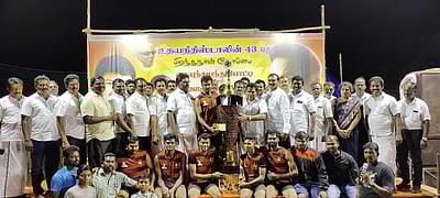 மின்னொளியில் கைப்பந்துப் போட்டி: மெஞ்ஞானபுரம் அணி முதலிடம்