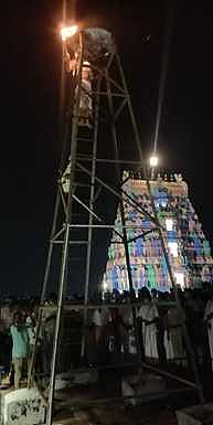 விராலிமலை கோயிலில் காா்த்திகை  மகாதீபம்