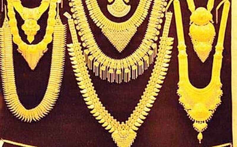 gold jewel photo