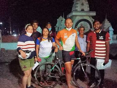 காஷ்மீா்- குமரி இளைஞரின் சைக்கிள் பயணம் நிறைவு