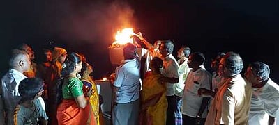 குமரி பகுதியில் காா்த்திகை தீபம்