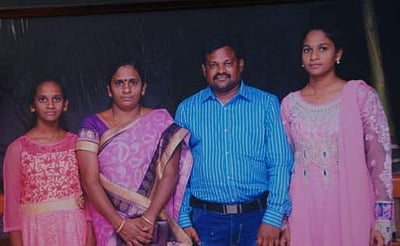 தந்தை உயிரிழந்த சோகம்: தாயுடன் இரு மகள்கள் தற்கொலை, செல்ல நாய்க்கும் விஷம் கொடுத்த பரிதாபம்