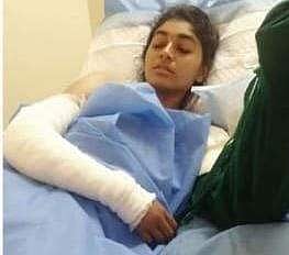 மின் கம்பி அறுந்து விழுந்ததில் கல்லூரி மாணவி கை வெட்டி அகற்றம்: பெற்றோர் வேதனை