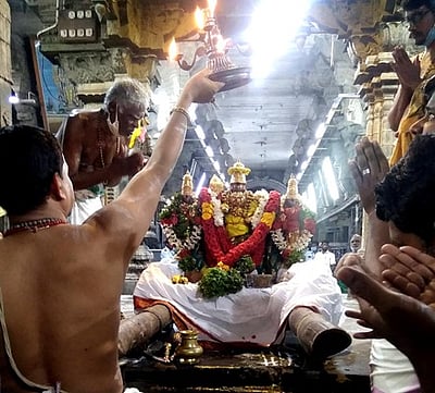 திருச்செந்தூா் கோயிலில் சொக்கப்பனை ஏற்றம்