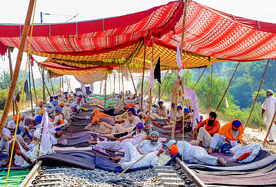 வேளாண் சட்டம்: பஞ்சாபில் தொடரும் விவசாயிகள் போராட்டம்