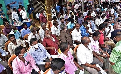 நெல்லையில் மின்வாரிய ஊழியர்கள் போராட்டம்