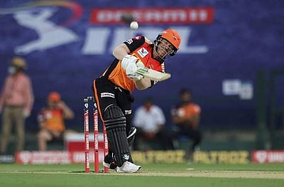 கொடுத்துவைத்த சன்ரைசர்ஸ் அணி: 2014 முதல் 500 ரன்களுக்குக் குறையாமல் எடுக்கும் வார்னர்!