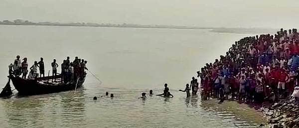 பிகாரில் படகு கவிழ்ந்து விபத்து: ஒருவர் பலி, 10 பேர் காணவில்லை