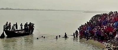 பிகாரில் படகு கவிழ்ந்து விபத்து: ஒருவர் பலி, 10 பேர் காணவில்லை