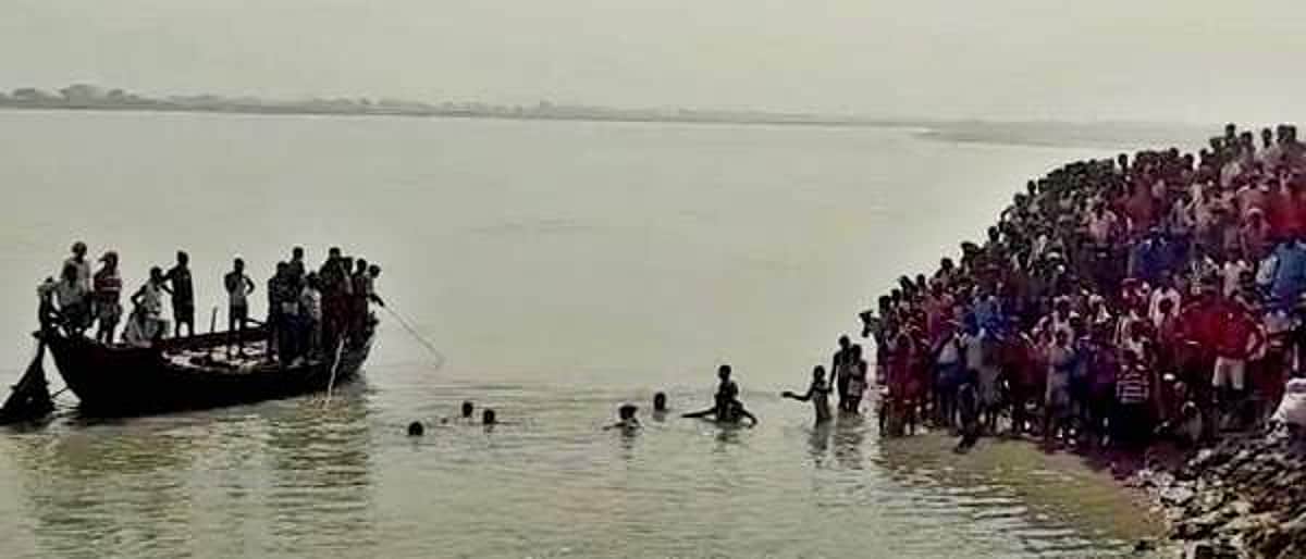 பிகாரில் படகு கவிழ்ந்து விபத்து: ஒருவர் பலி, 10 பேர் காணவில்லை