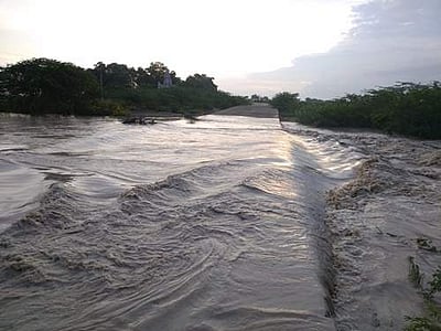 அருப்புக்கோட்டை , திருச்சுழி சுற்று வட்ட கிராமங்களில் விடிய விடிய கனமழை