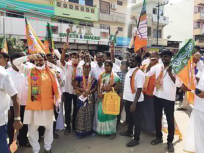 வேல் யாத்திரை: திருத்தணியில் பாஜகவினர் தடுத்து நிறுத்தம்