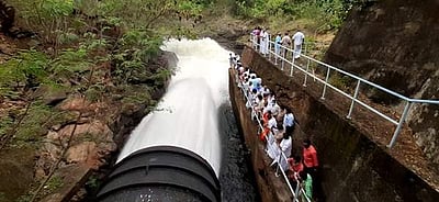 ஆழியாறு அணையிலிருந்து பாசனத்திற்கு தண்ணீா் திறப்பு