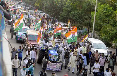 மேற்கு வங்கம்: வேளாண் சட்டத்திற்கு எதிராக காங்கிரஸ் பேரணி