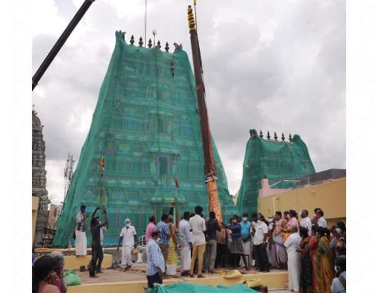ஈரோடு ஈஸ்வரன் கோவிலில் தங்கக் கொடிமரம் பிரதிஷ்டை