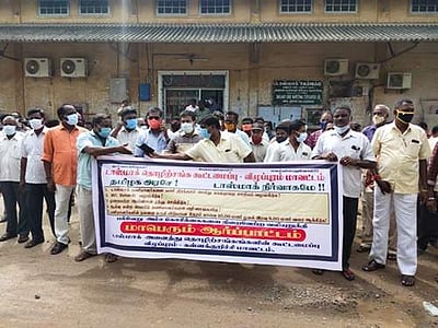 விழுப்புரத்தில் டாஸ்மாக் ஊழியர்கள் கூட்டமைப்பினர் ஆர்ப்பாட்டம்