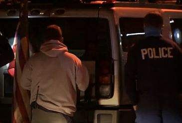 அமெரிக்கத் தேர்தல் வாக்கு எண்ணிக்கை: துப்பாக்கியுடன் வலம் வந்த நபர் கைது