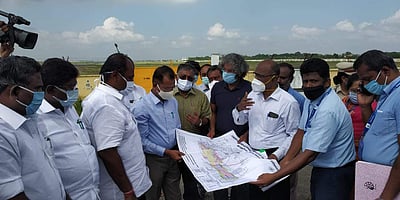 வாராணசியைப் போல மதுரை விமான நிலையத்தில் பாலம் அமைக்கப்படும்: அமைச்சர்