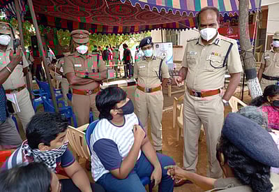 காவல்துறையின் பொதுமக்கள் குறைதீா் முகாம்: 156 மனுக்களுக்குத் தீா்வு