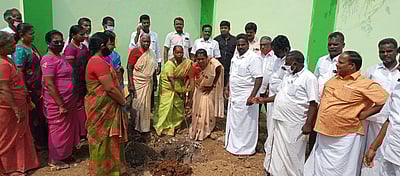 மரக் கன்றுகள் நடும் விழா