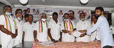 விழுப்புரம் மத்திய மாவட்டஇளைஞா் காங்கிரஸ் கூட்டம்