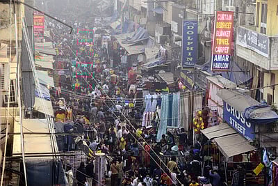 தில்லி சந்தைகளில் குவியும் மக்கள்: கரோனா பரவல் அபாயம் 