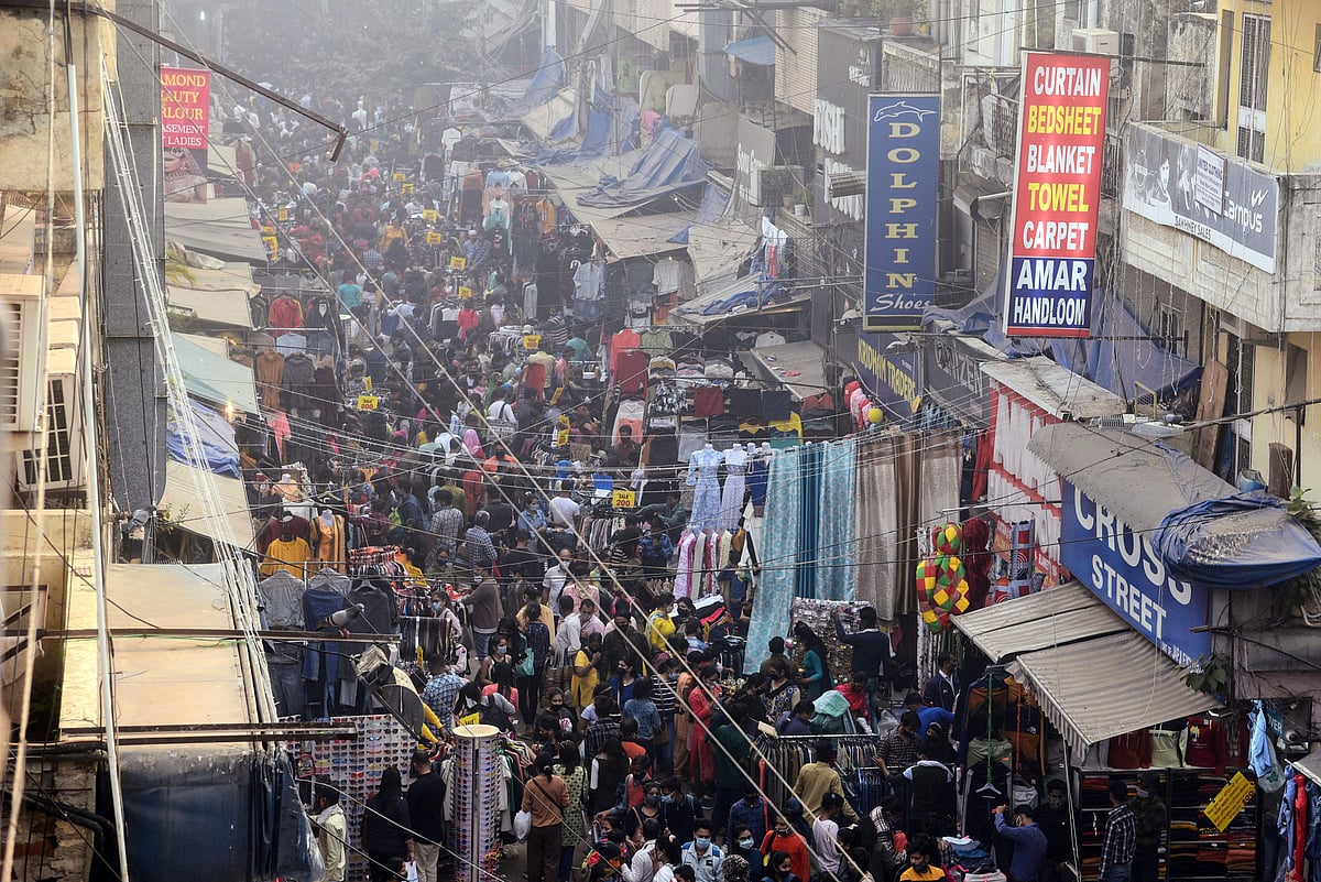 தில்லி சந்தைகளில் குவியும் மக்கள்: கரோனா பரவல் அபாயம்