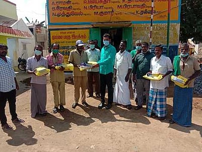 தீபாவளி பரிசுத் தொகுப்பு வழங்கல்