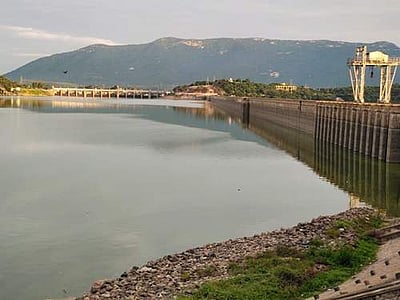 மேட்டூர் அணைக்கு நீா்வரத்து குறைவு