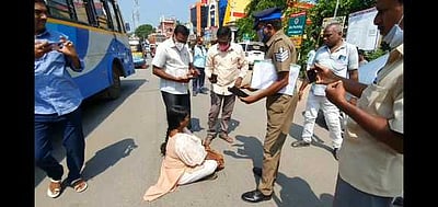 பாலியல் தொல்லை: முன்னாள் ஊா்க்காவல் படை பெண் தா்னா