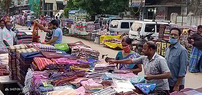 தீபாவளி விற்பனையில் களைகட்டும் தரைக்கடைகள்