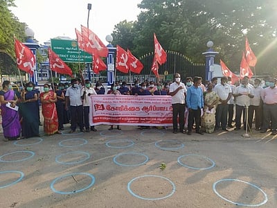 கரோனா சிறப்பு ஊதியம் கோரி ஆா்ப்பாட்டம்