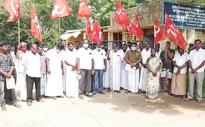 20% போனஸ் கோரி சுமைப்பணி தொழிலாளா்கள் ஆா்ப்பாட்டம்