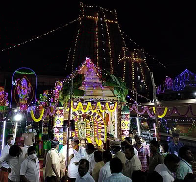 அருணாசலேஸ்வரா் கோயில் தீபத் திருவிழா: ஸ்ரீசந்திரசேகரா் தெப்பல் உற்சவம்