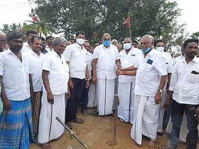 ஓமலூா் சுற்றுவட்டாரப் பகுதிகளில் வளா்ச்சி திட்டப் பணிகள் தொடக்கம்