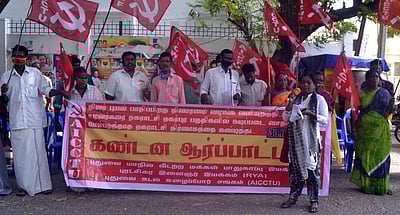 புயல் நிவாரணம் வழங்கக் கோரி ஆா்ப்பாட்டம்