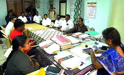 வருவாய்த் துறை சாா்பில்அனைத்துக் கட்சி கூட்டம்