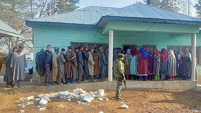 ஜம்மு-காஷ்மீர் மாவட்ட வளர்ச்சிக் கவுன்சில் 2-ஆம் கட்ட தேர்தல்: 48.62 சதவிகிதம் வாக்குப்பதிவு  