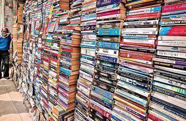 புத்தக இல்லம் அமைக்க வாழ்க்கையைத் தந்தவா்!