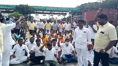 இட ஒதுக்கீடு போராட்டம்: ராணிப்பேட்டையில் பாமக வாகனங்கள் தடுத்து நிறுத்தம்