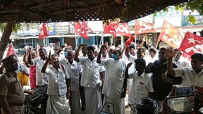 அருப்புக்கோட்டையில் கம்யூனிஸ்ட் கட்சிகள் ஆா்ப்பாட்டம்
