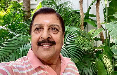 கரோனா வதந்திகளுக்கு செல்ஃபி புகைப்படம் வழியாகப் பதில் அளித்த நடிகர் சிவகுமார்